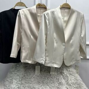 Elegant Cream Women's Blazer